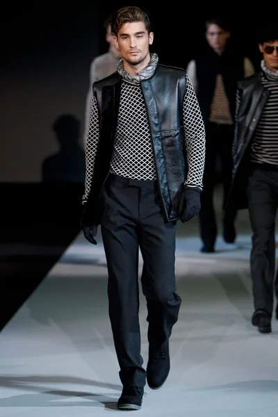 Look 10